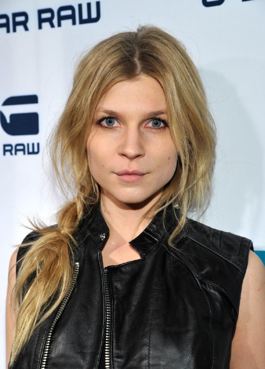 N}XE|GW[/Clemence Poesy